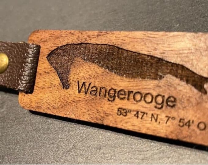 Schlüsselanhänger für Inselliebhaber aus Holz graviert