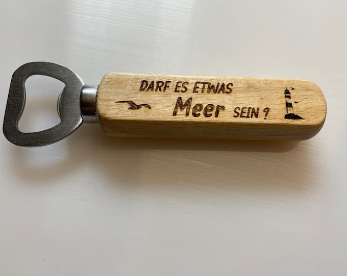 Maritimer Flaschenöffner mit Nordsee-Motiv Gravur
